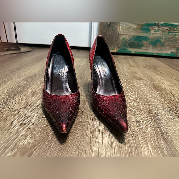 Donald J. Pliner Shoes - Donald Pliner Women's High Heel Shoes Red Snakeskin Python Foil
Metallic size 6